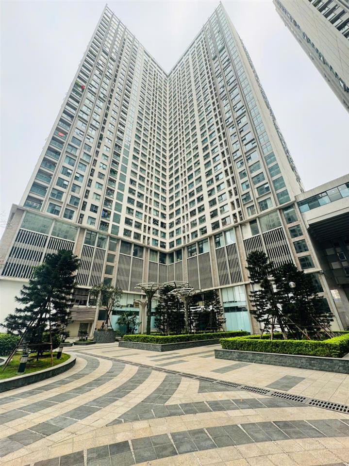 Chính chủ tôi bán căn 2pn2vs eco green, nội thất đầy đủ, có slot ô tô, sổ sẵn, tầng 18, giá 5 tỷ 3