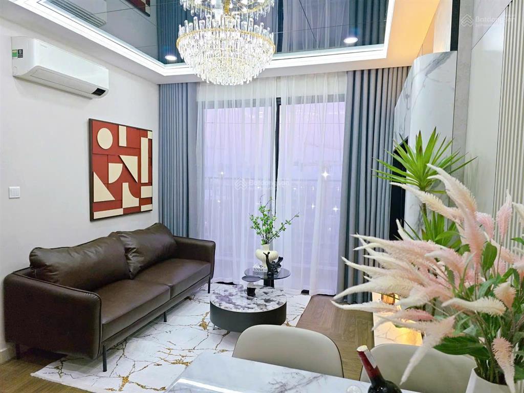 Chính chủ tôi bán căn 2pn2vs eco green, nội thất đầy đủ, có slot ô tô, sổ sẵn, tầng 18, giá 5 tỷ 3