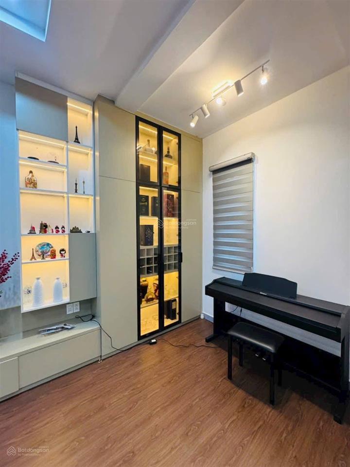 Chủ thiện chí bán nhà 4 tầng mặt tiền đường nguyễn tuyển, 125m2, 6 phòng ngủ, giá 20 tỷ