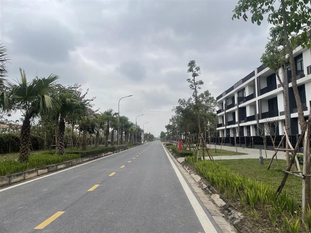 Bán shophouse hà đô charm villas, 200m2 mặt tiền 8m, nhà 2 mặt đường kinh doanh tốt, giá siêu hời