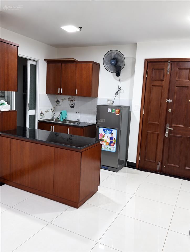 Bán căn hộ 82m2 giai việt  854 tạ quang bửu, có ban công, nội thất