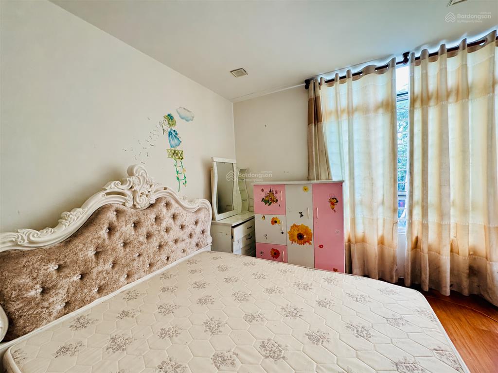 Bán căn hộ 82m2 giai việt  854 tạ quang bửu, có ban công, nội thất