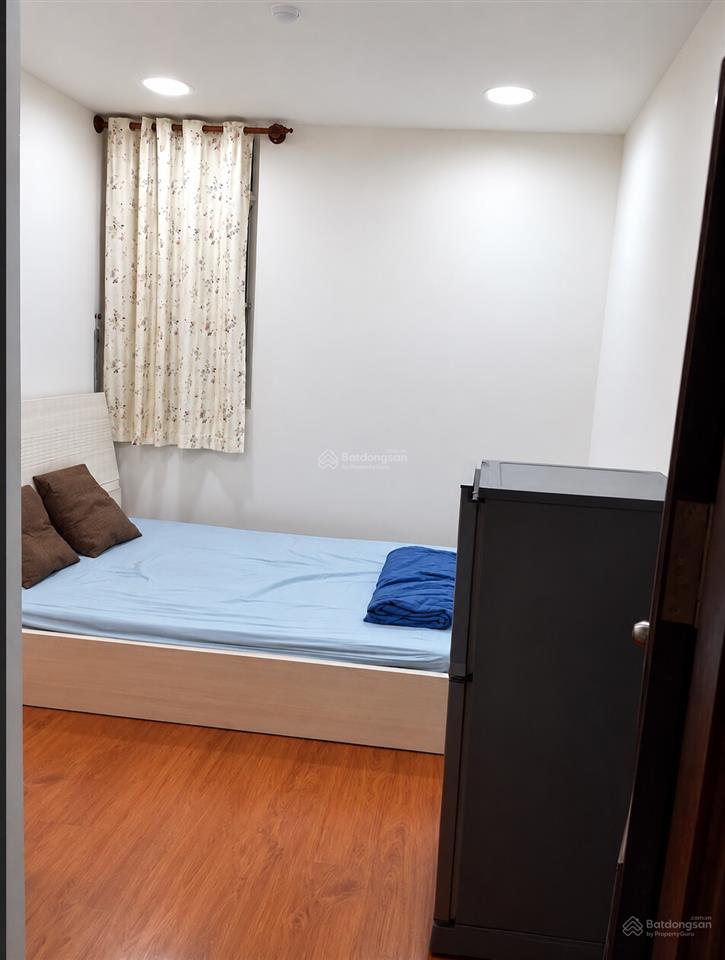 Bán căn hộ 82m2 giai việt  854 tạ quang bửu, có ban công, nội thất