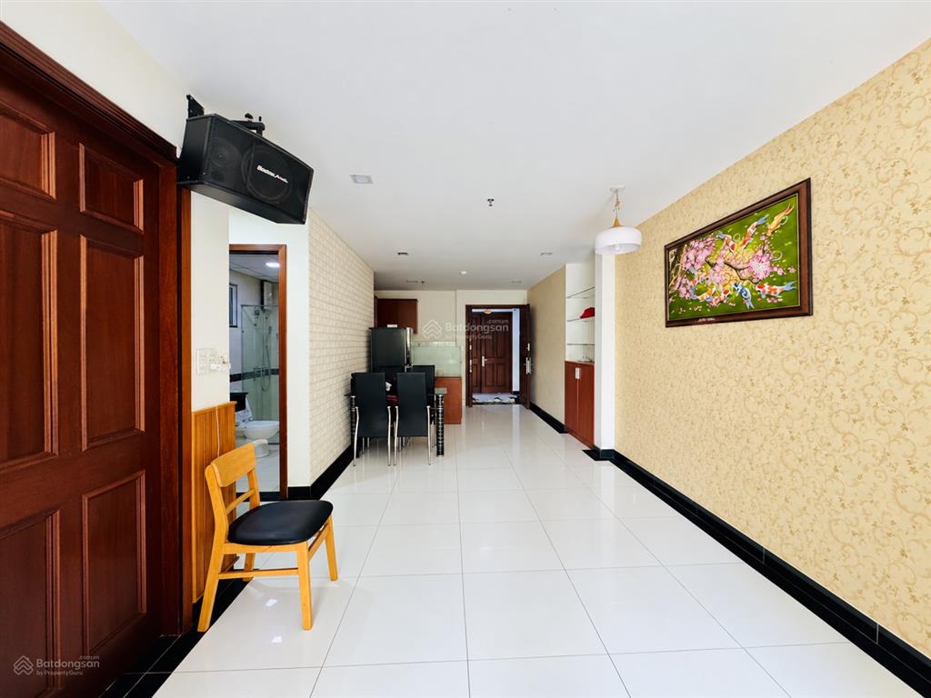 Bán căn hộ 82m2 giai việt  854 tạ quang bửu, có ban công, nội thất