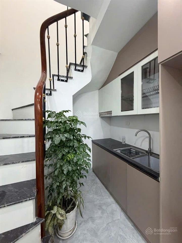 Nhà đẹp hai bà trưng! gần khu bách  kinh  xây! 6 tầng, 8 phòng cho thuê 25tr/th
