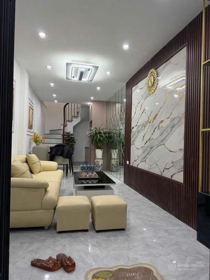 Nhà đẹp hai bà trưng! gần khu bách  kinh  xây! 6 tầng, 8 phòng cho thuê 25tr/th
