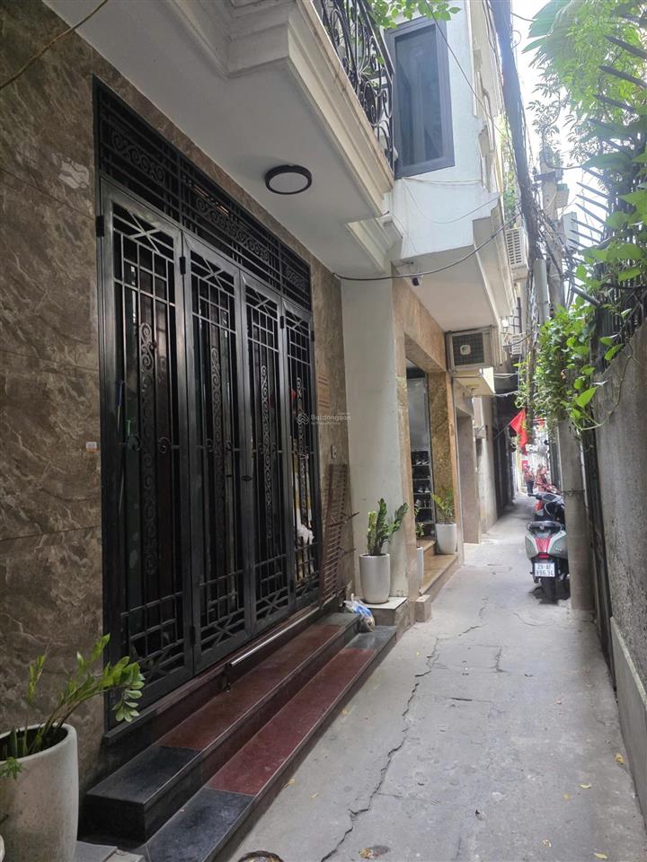 Nhà đẹp hai bà trưng! gần khu bách  kinh  xây! 6 tầng, 8 phòng cho thuê 25tr/th
