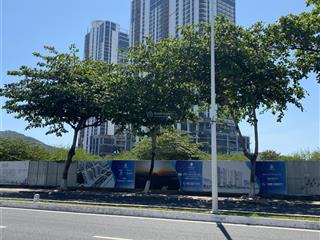 Thị trường bán 250 triệu/m2. nay chủ cần tiền bán gấp chỉ 127 triệu/m2. mặt tiền phạm văn đồng