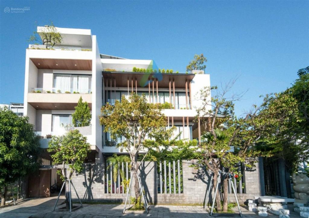 Bán village 4 tầng. góc 2 mặt tiền. sát nguyễn văn linh