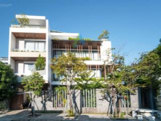 Bán village 4 tầng. góc 2 mặt tiền. sát nguyễn văn linh