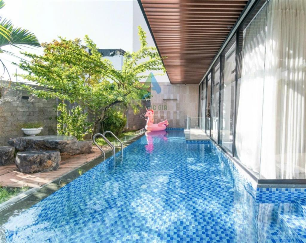 Bán village 4 tầng. góc 2 mặt tiền. sát nguyễn văn linh