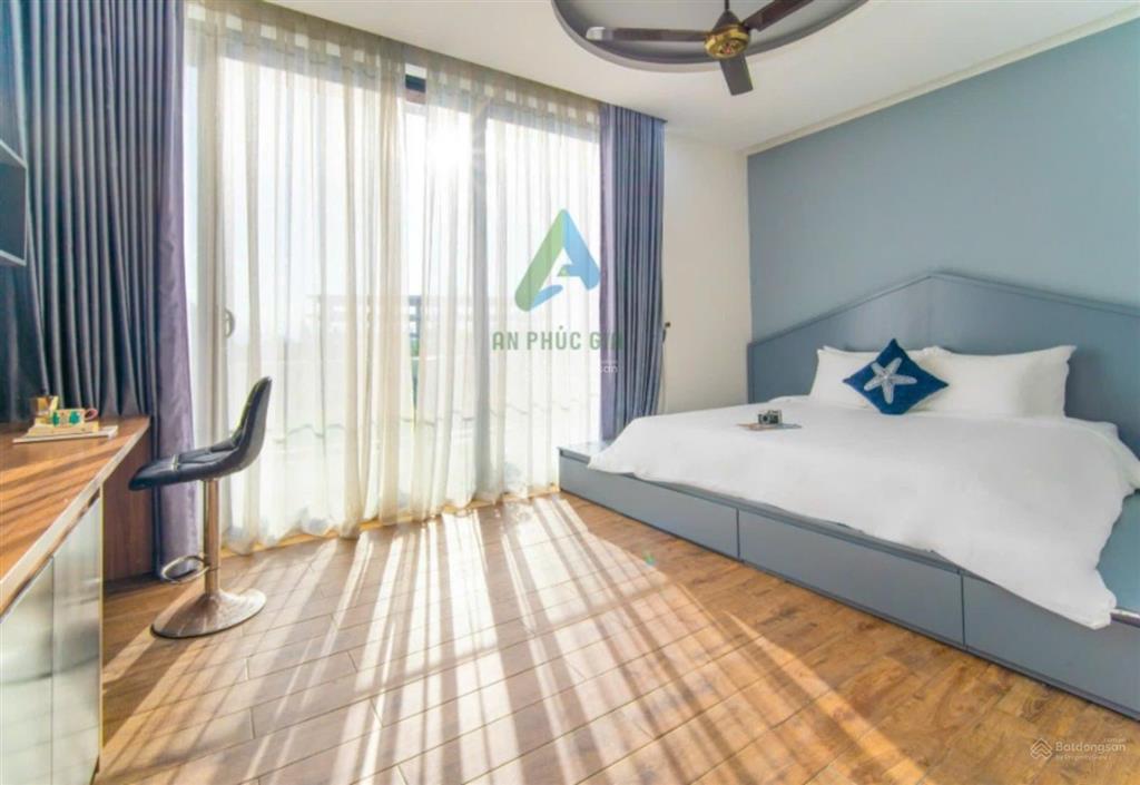 Bán village 4 tầng. góc 2 mặt tiền. sát nguyễn văn linh