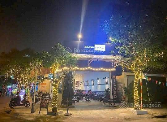 Bán lô góc quán cafe. ngang 20m. đối diện cây xăng. đường 7m5