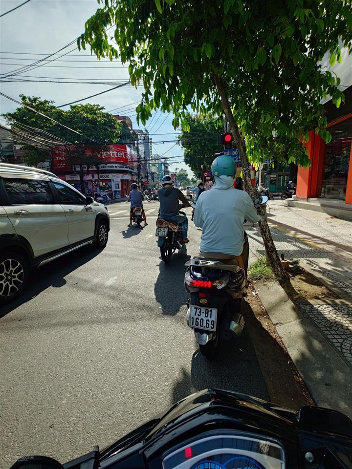Bán lô góc quán cafe. ngang 20m. đối diện cây xăng. đường 7m5