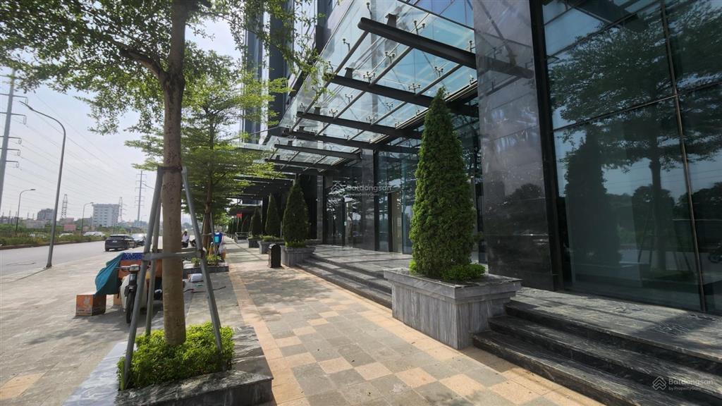 Cho thuê shop khối đế mới nguyên 75m2 tầng 2 sunshine city văn phòng hoặc kinh doanh nhận nhà luôn