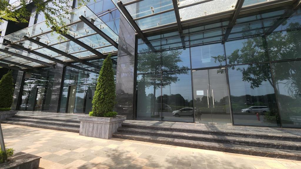 Cho thuê shop khối đế mới nguyên 75m2 tầng 2 sunshine city văn phòng hoặc kinh doanh nhận nhà luôn