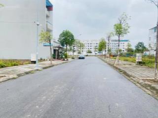 Đất nền hiếm cạnh sun sát trường đại học luật, đầu tư giữ tiền cực tốt, sẵn sổ giao dịch