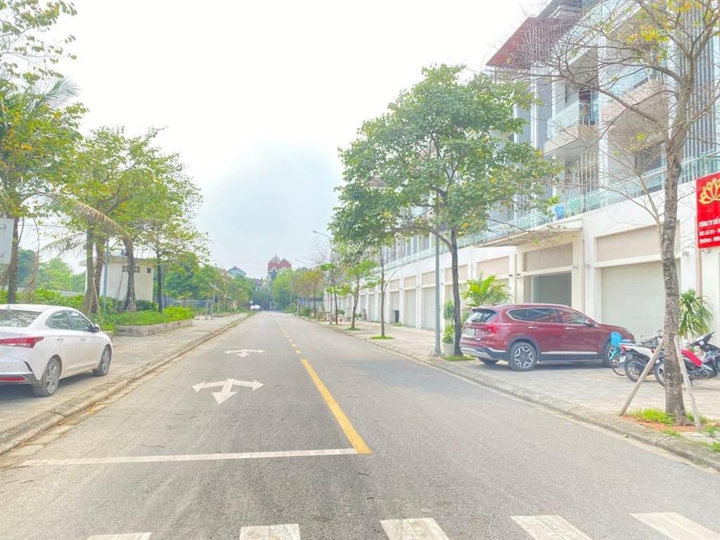 Sở hữu lô đất lo26 vị trí vàng đối diện công viên, gần đh luật, kđt vườn sen.  0969 310 ***