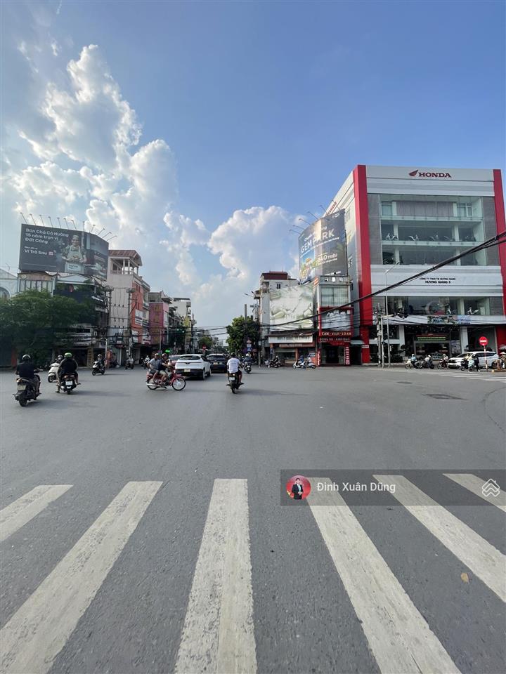 Bán nhà mặt phố hồ sen 85m2 mặt tiền hơn 10m, chỉ hơn 200 triệu/m2