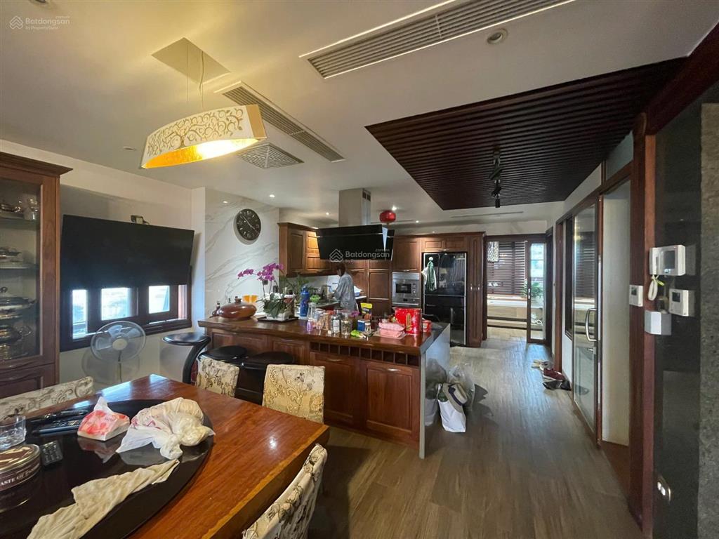 Nhà mặt phố võng thị, tây hồ, dt 151 m2, mt  7m, xây 9 tầng thang máy, viu hồ tây