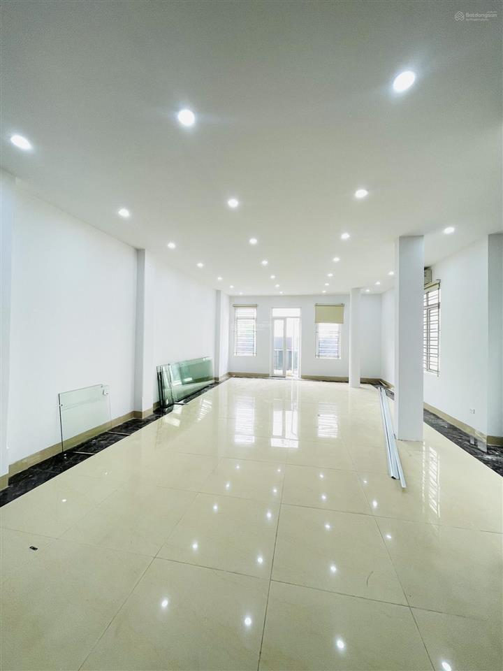 Cho thuê văn phòng lô góc phố phạm tuấn tài 75m2  2 mặt thoáng, giá chỉ 16tr