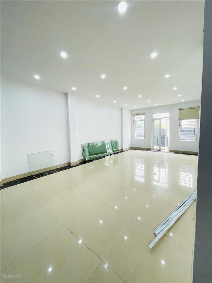Cho thuê văn phòng lô góc phố phạm tuấn tài 75m2  2 mặt thoáng, giá chỉ 16tr