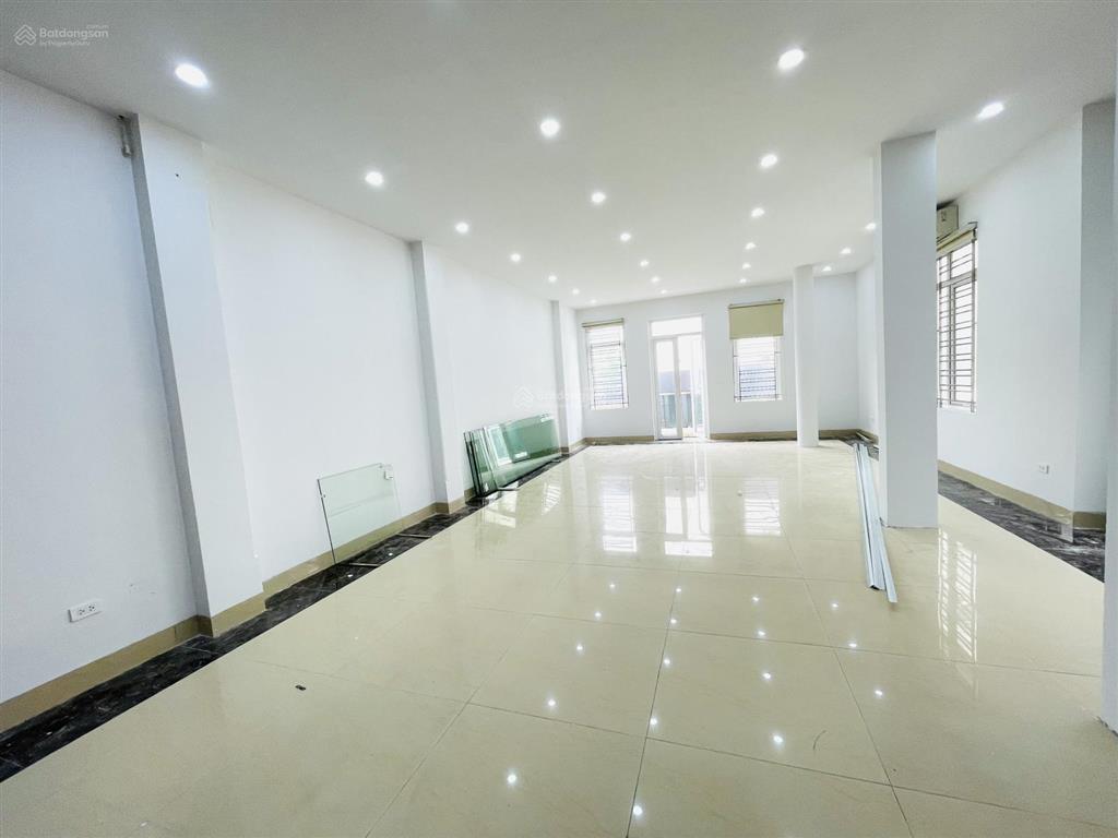Cho thuê văn phòng lô góc phố phạm tuấn tài 75m2  2 mặt thoáng, giá chỉ 16tr
