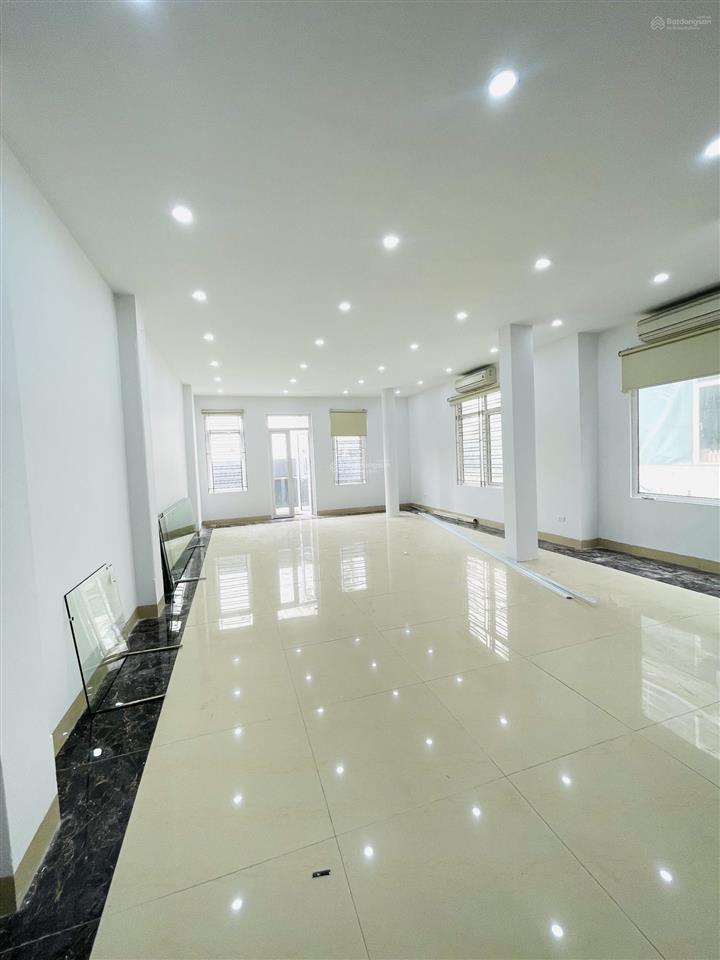 Cho thuê văn phòng lô góc phố phạm tuấn tài 75m2  2 mặt thoáng, giá chỉ 16tr