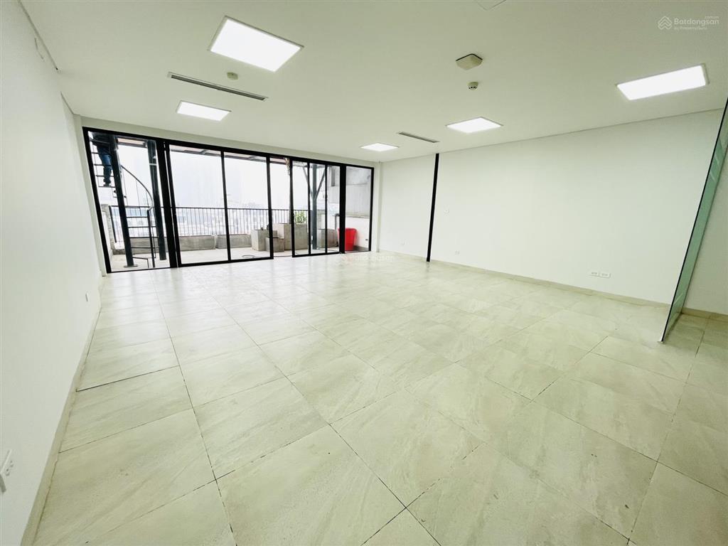 Chính chủ cho thuê văn phòng 75m2 lô góc cực thoáng sáng  mặt phố phạm tuấn tài ô tô đỗ cửa  16tr