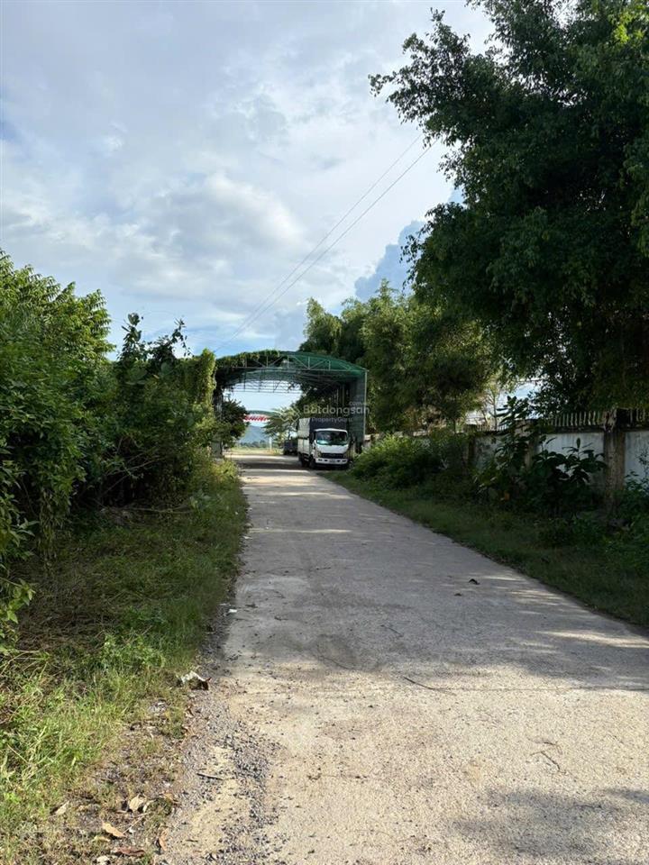 Cho thuê kho 410m2 (ngang 12m) gần ngã 4 ql27c  hương lộ 39, xã diên hoà. container vào tận nơi