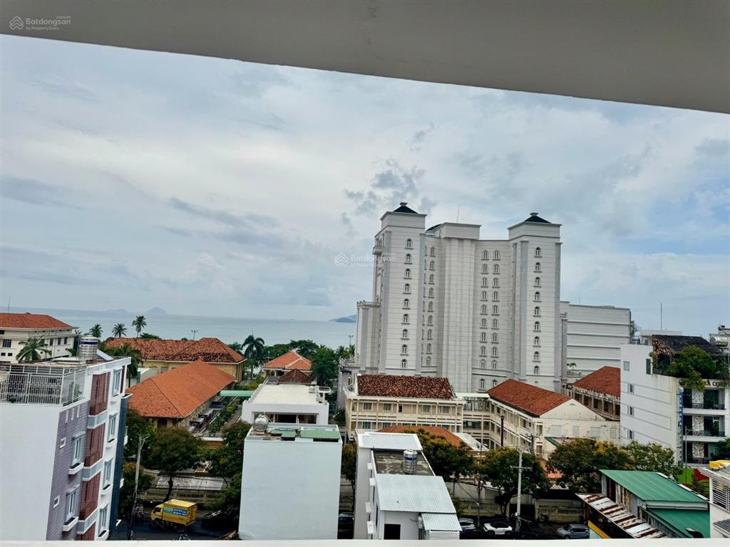 Cho thuê tòa khách sạn 18 phòng đầy đủ giấy tờ, gần biển, đi bộ chỉ vài phút  giá 80tr/tháng