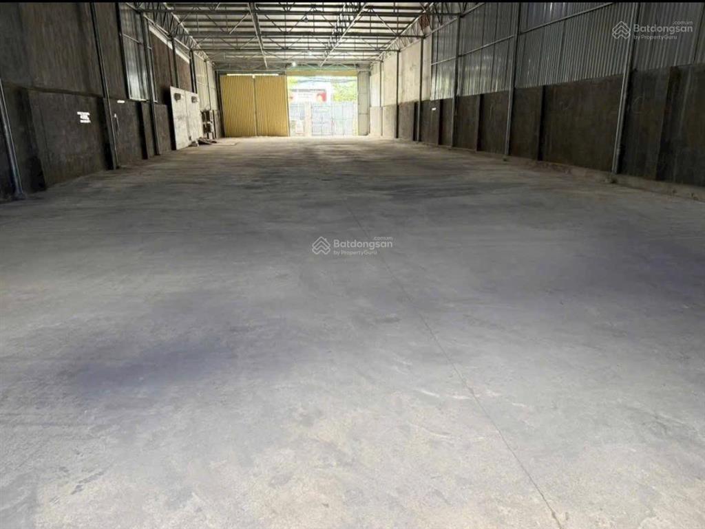 Kho cho thuê  dt 500m2, khu phước long, có 2 phòng máy lạnh. giá 26 triệu/tháng