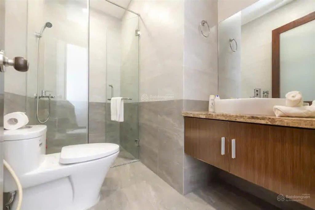 Cho thuê nhà nguyên căn 3 tầng mặt tiền trần nguyên hãn ngay chợ xóm mới, nha trang. đủ nội thất