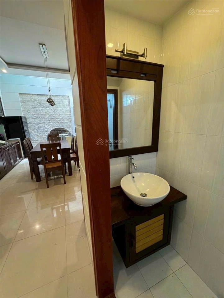 Cho thuê nhà nguyên căn trung tâm nha trang hẻm ô tô đường lý tự trọng  giá 19 triệu/tháng
