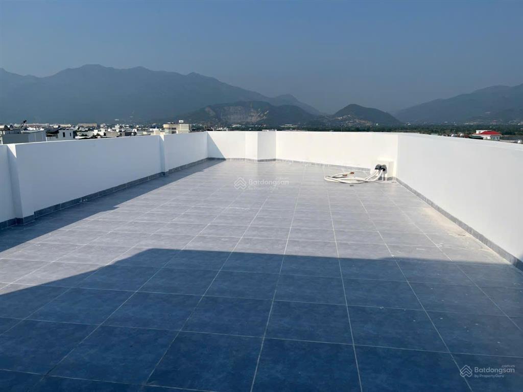 Cho thuê nhà căn góc 5 tầng mặt tiền đường 1a vcn phước long 2, có thang máy  giá 55 triệu/tháng