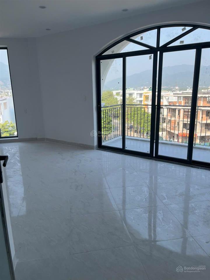 Cho thuê nhà căn góc 5 tầng mặt tiền đường 1a vcn phước long 2, có thang máy  giá 55 triệu/tháng