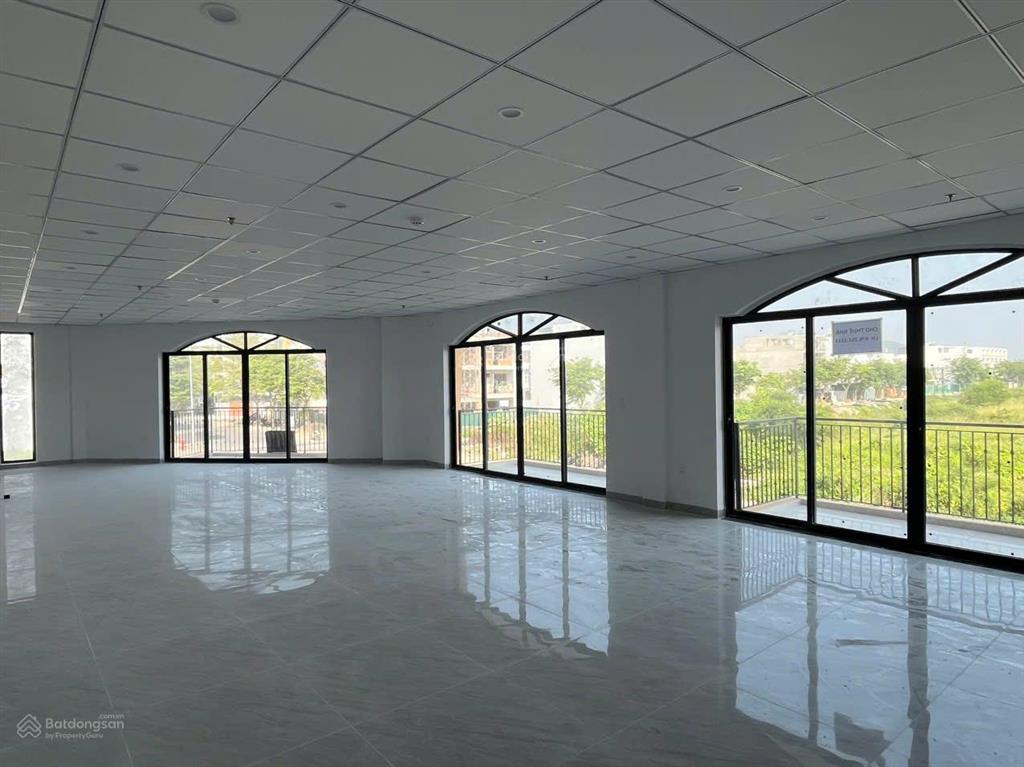 Cho thuê nhà căn góc 5 tầng mặt tiền đường 1a vcn phước long 2, có thang máy  giá 55 triệu/tháng