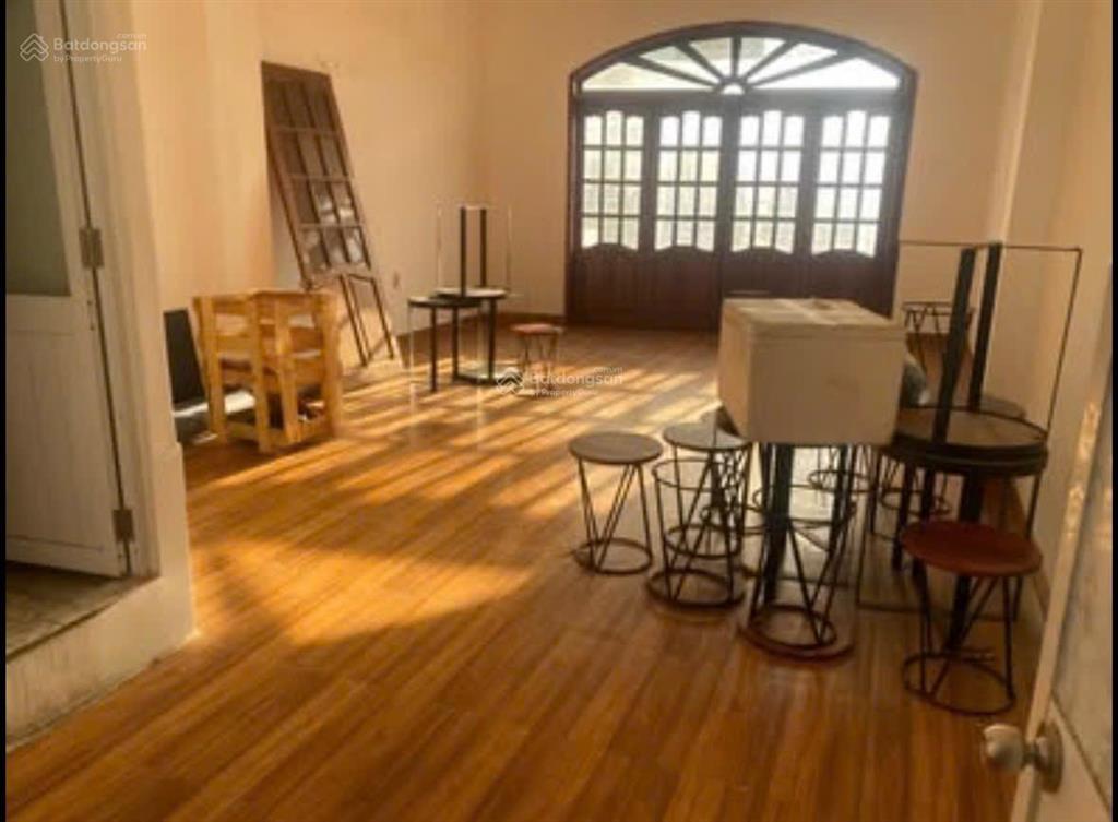 Cho thuê nhà 4 tầng đường lê đại hành giao với nguyễn thị minh khai. giá 35 triệu/tháng