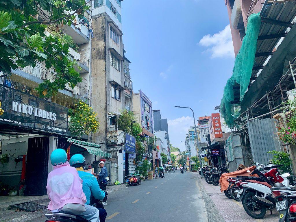 mặt tiền Q1 gần chợ Bến Thành, DT:4,2x18, 5 tầng, giá:32 tỷ