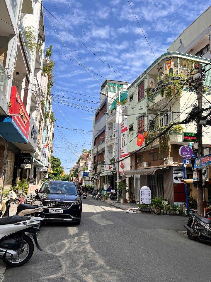 BÁN NHÀ NGAY MẶT TIỀN ĐƯỜNG TRƯỜNG SA, P13, PHÚ NHUẬN.DT:5X20, 5 TẦNG, GIÁ:30 TỶ