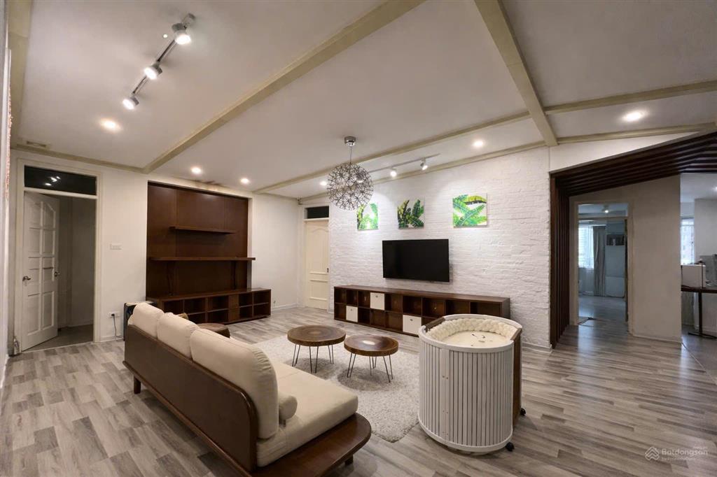 Chính chủ bán gấp căn hộ 130m siêu đẹp 34t  n05 hoàng đao thuý  giá tốt