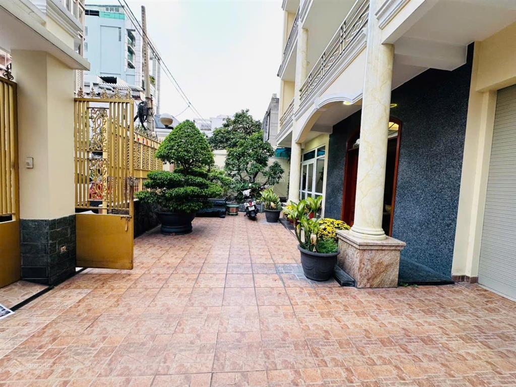 Cho thuê tòa nhà mặt tiền trần quang diệu quận 3