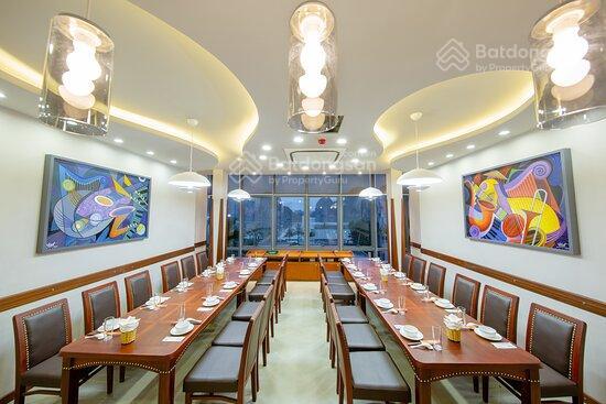Cho thuê tòa nhà  tổ hợp restaurant  karaoke  bar  rooftop  quang minh, mê linh