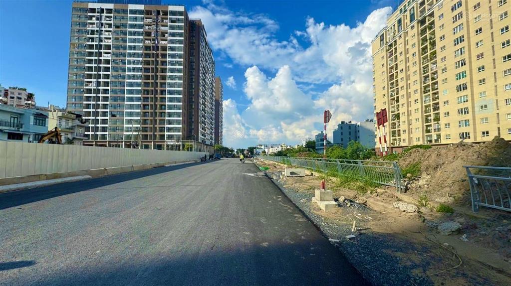 Bán đất sổ riêng ngay bờ kênh tham lương q12