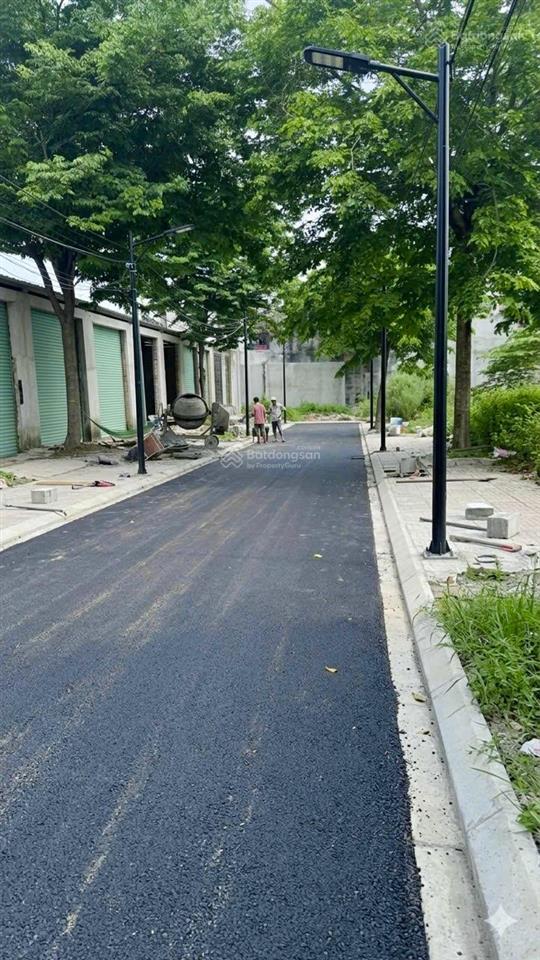 Bán đất sổ riêng ngay bờ kênh tham lương q12