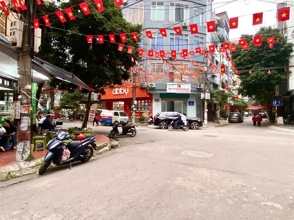 Cho thuê nhà làm vp, kdol 7 tầng lô góc có thang máy, pccc, dt 60m2, nhiều tiện ích