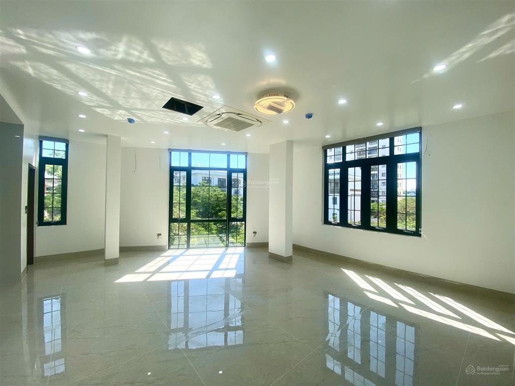 Cho thuê nhà mặt phố 8 tầng lô góc có thang máy, pcccc tại đền lừ 2, 60m2/sàn, giá 10tr/th