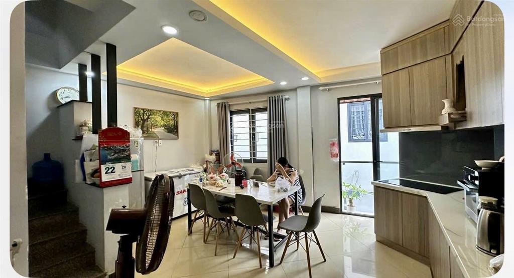 Bán nhà quận 3 đường trần quang diệu 30.4m2, giá 5.9 tỷ