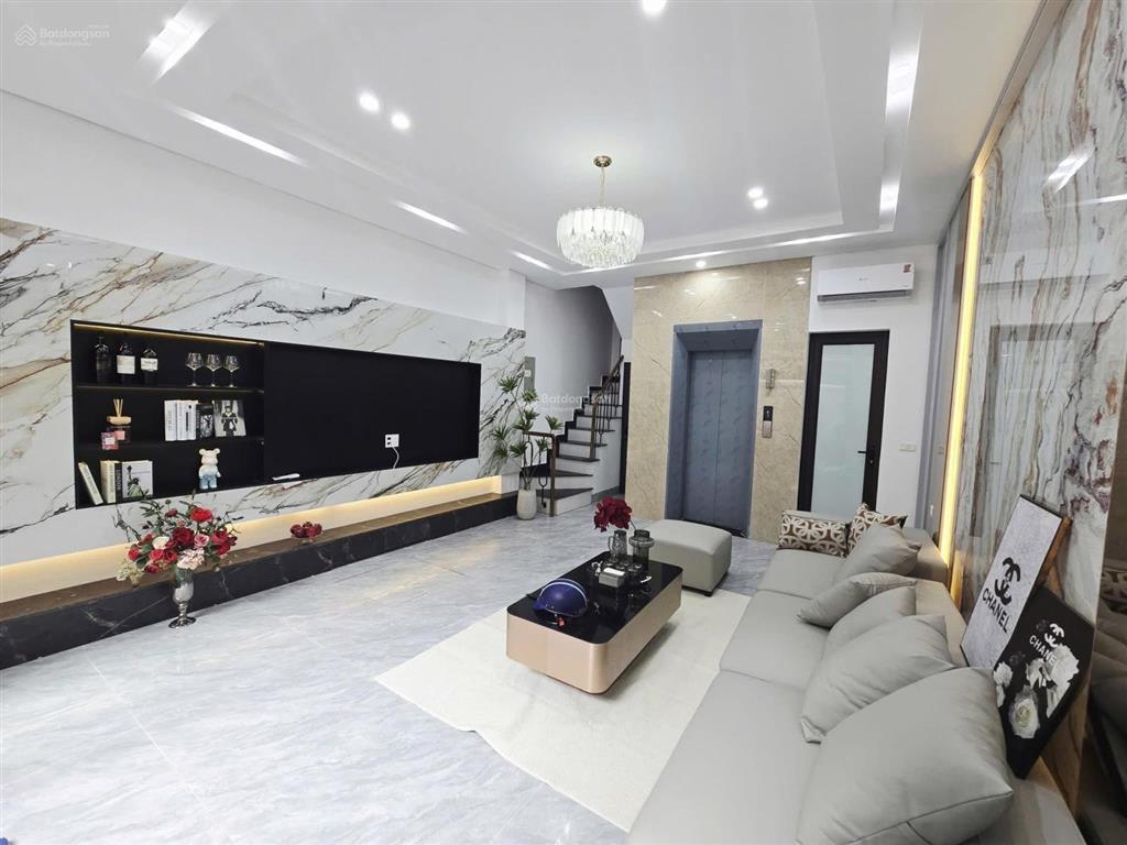 Bán nhà giang văn minh 40m 6 tầng lô góc  thang máy  cách 60m ra mặt phố giá 13 tỷ