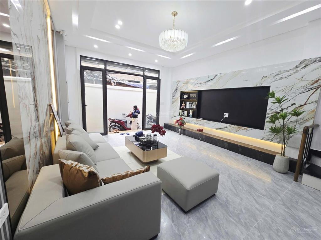 Bán nhà giang văn minh 40m 6 tầng lô góc  thang máy  cách 60m ra mặt phố giá 13 tỷ